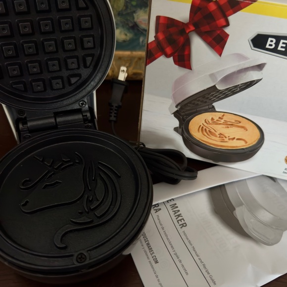 BELLA Mini Unicorn 4" Waffle Maker Silver BPA Free Recipes Included NEW Open Box - Picture 5 of 11